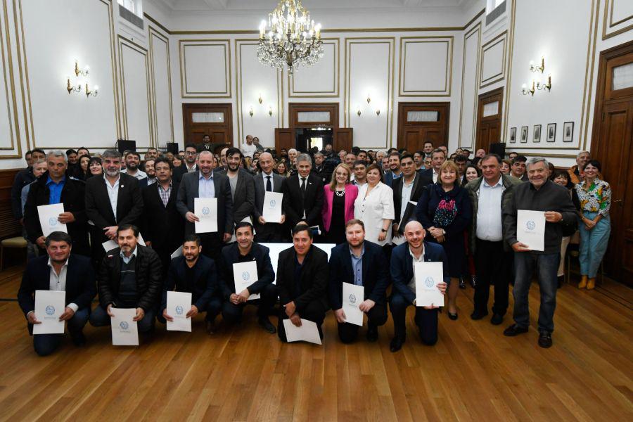 7cdea1acb87e5668fcbf058f936e8322_XL