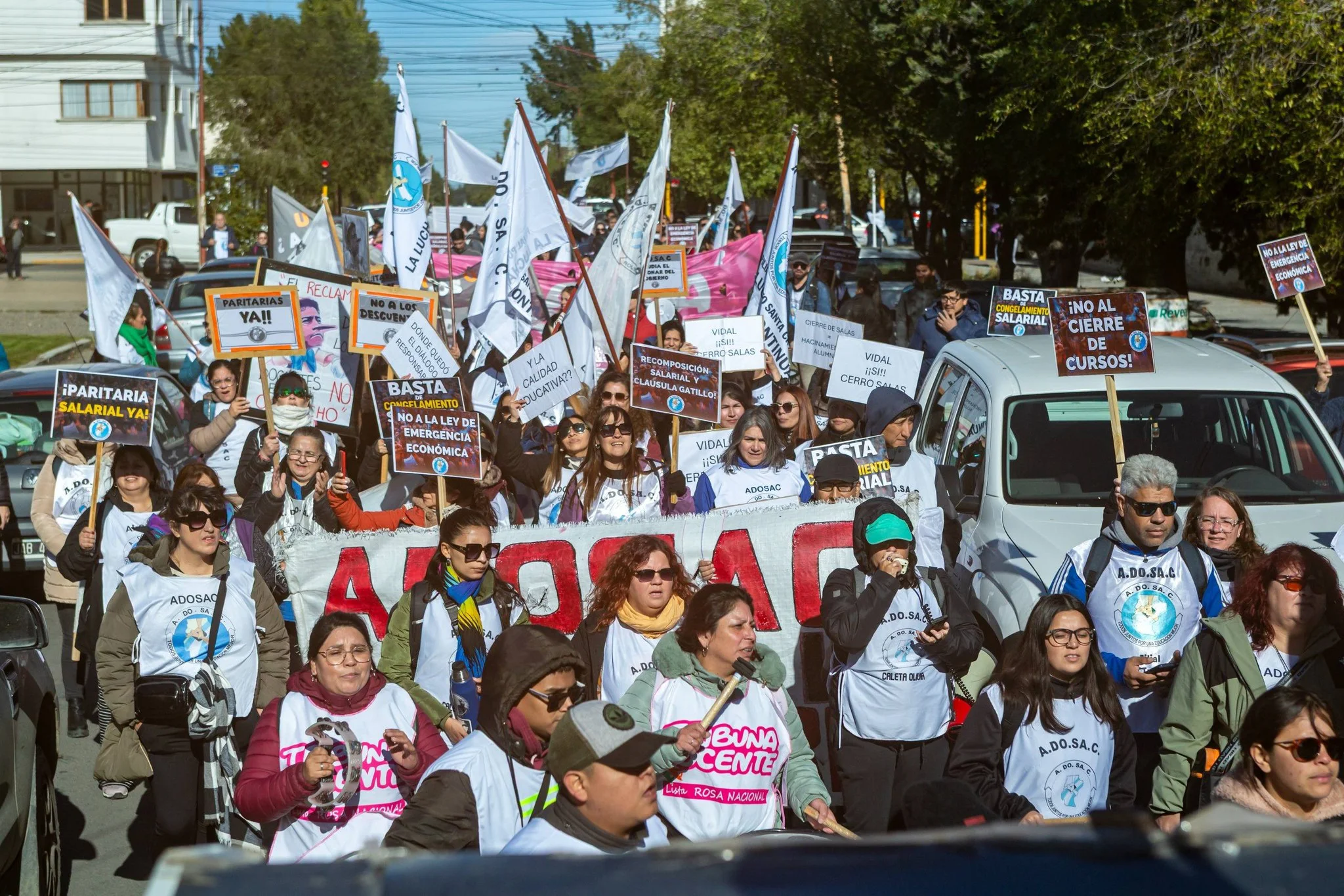 Docentes de Santa Cruz iniciaron un paro de 72 horas en reclamo ...