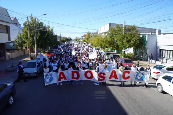 marcha-adosac-docentes-reclam-salarial-19-de-marzo-2025-LF-3-728x486