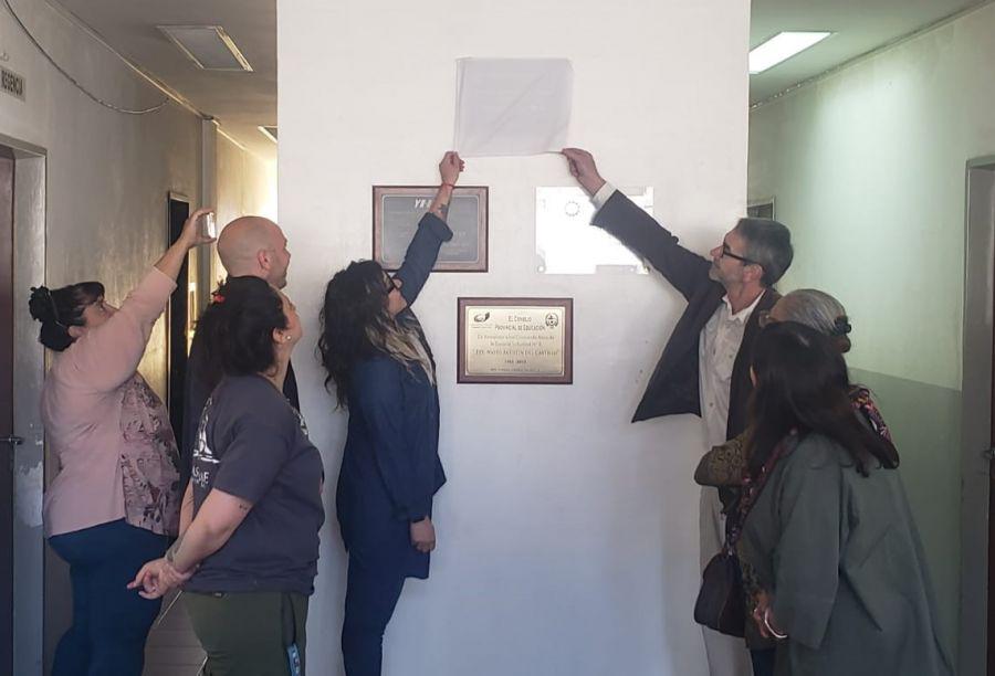 dc49183904aab64104f0817bcc9b810c_XL